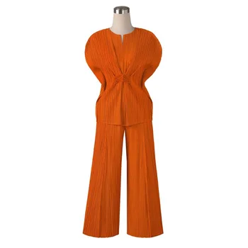 GGHK Miyake Plisuotas 2 dalių rinkinys Apvali apykaklė Trumpomis rankovėmis Viršutinės plačios kojos Kelnės Vienspalvis laisvalaikio naujas 2023 m. elegantiškas moteriškas kostiumas