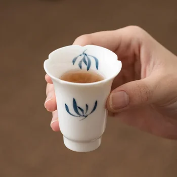 Rankomis dažytas drugelio orchidėja Mažos pėdos puodelis Kvepiantis keramika Kung Fu Meistras Dehua Balto porceliano rinkinys Pavyzdinis arbatos puodelis
